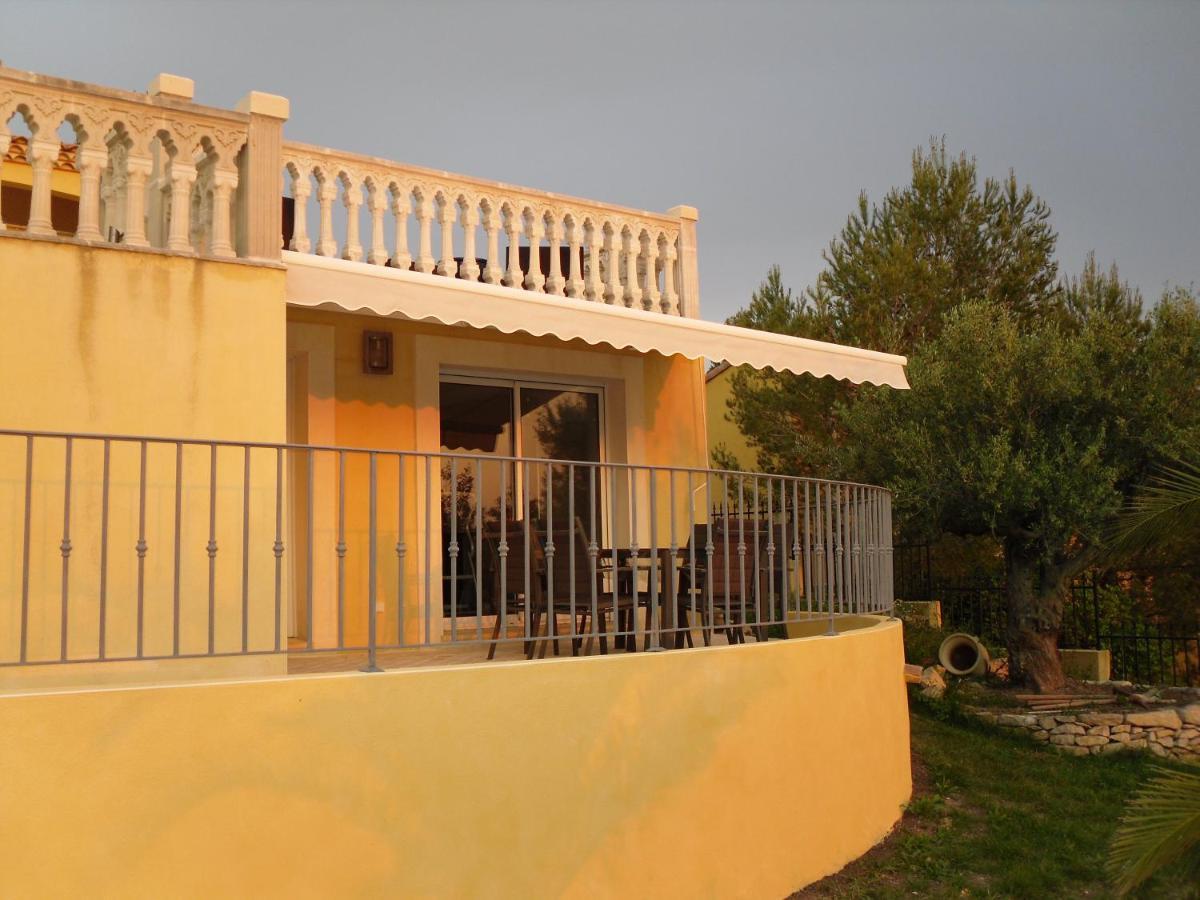 Appartements Vue Panoramique Avec Piscine Et Jacuzzi Langlade Exterior foto